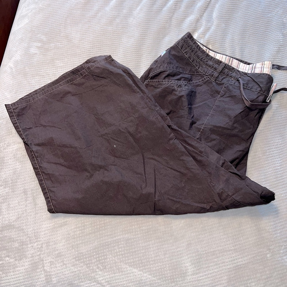 Mossimo Supply Co. Knee-Length Shorts Size 24W NWT